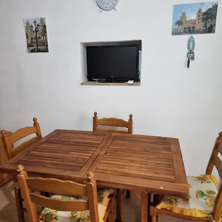 Vanni Holidays Apartment Cefalu